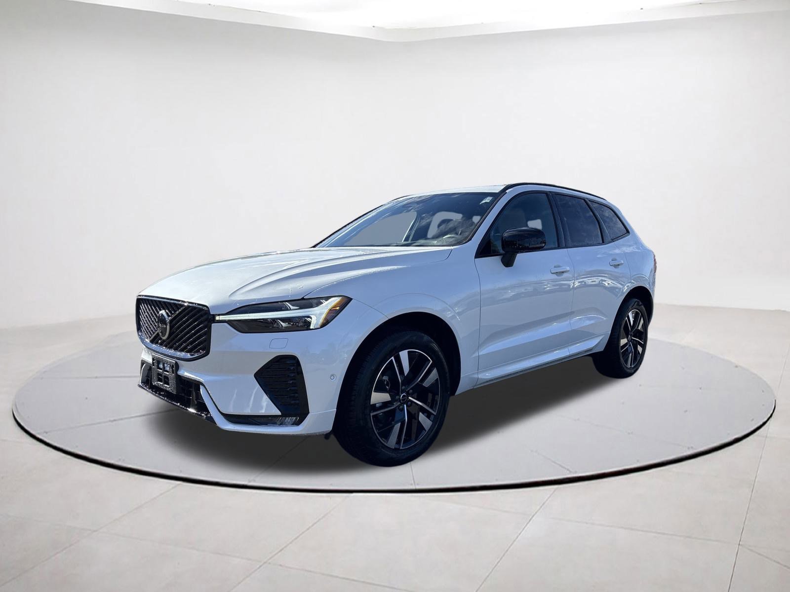 2026 Volvo XC60 B5 Plus photo 3