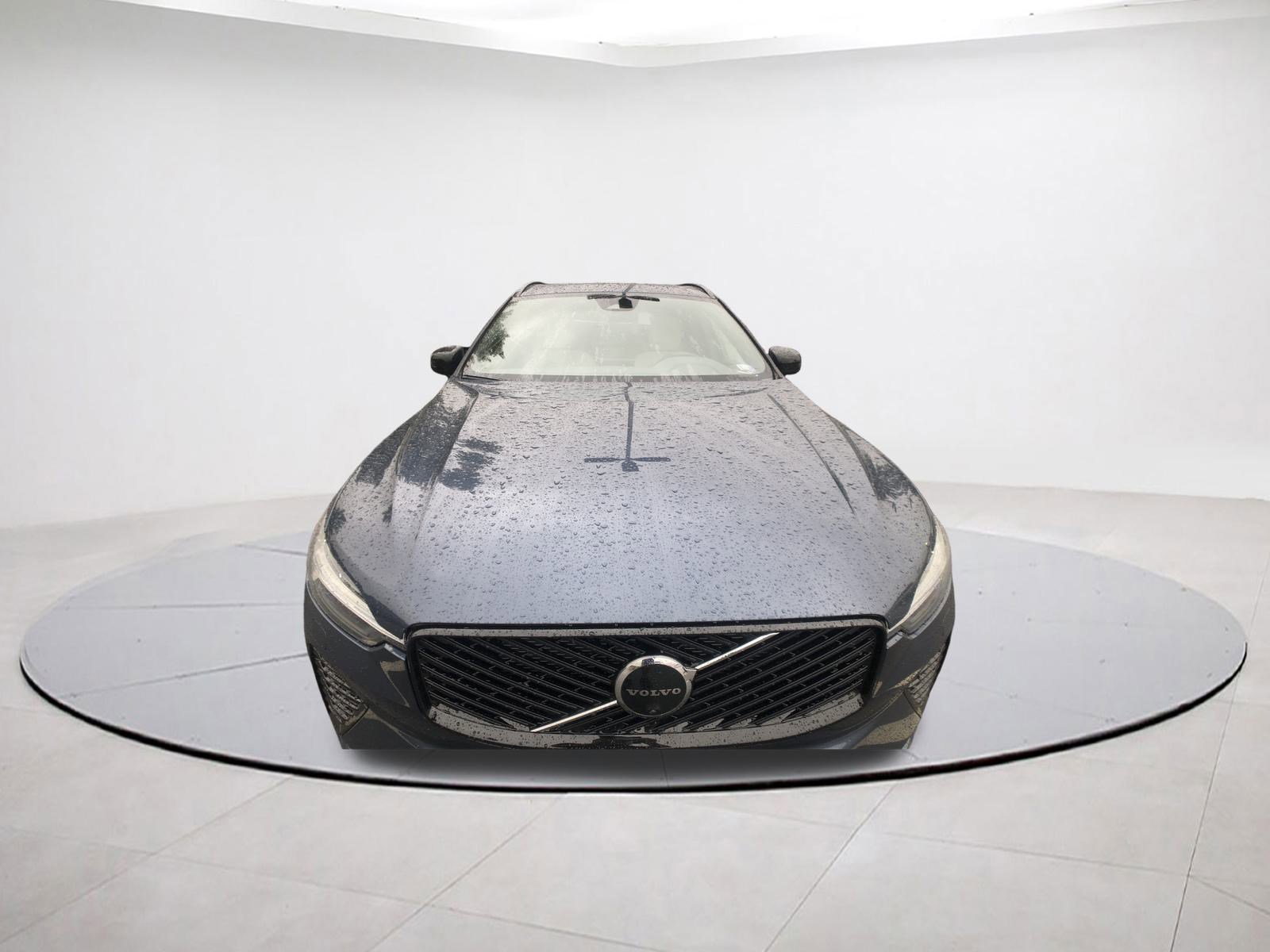 2026 Volvo XC60 B5 Plus photo 2