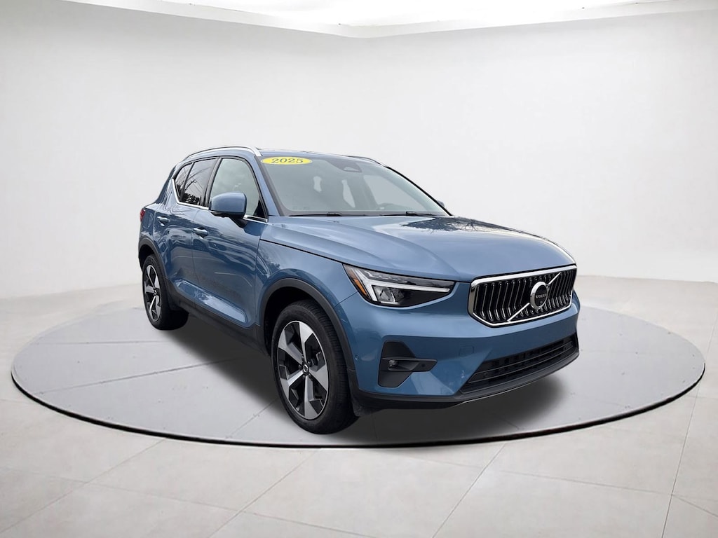 Certified 2025 Volvo XC40 B5 Plus Bright Theme SUV