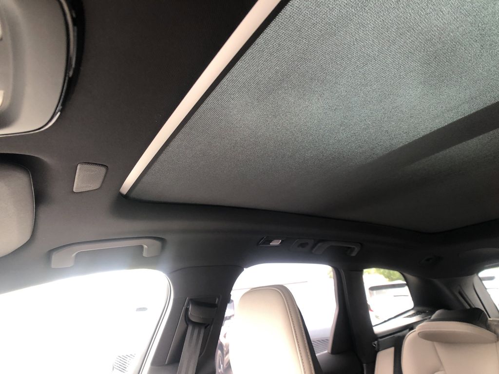 2026 Volvo XC60 Plus - Photo 21