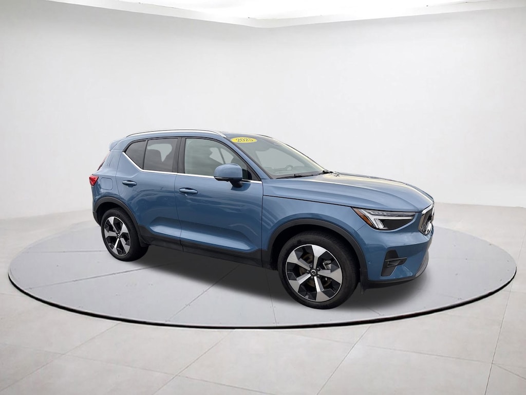 Certified 2025 Volvo XC40 B5 Plus Bright Theme SUV