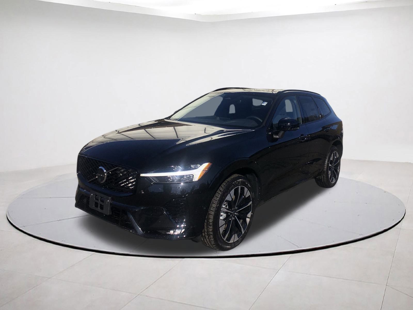 2026 Volvo XC60 B5 Plus photo 3
