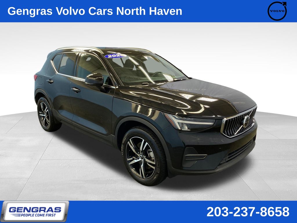 2025 Volvo XC40 B5 Core Bright AWD's photo
