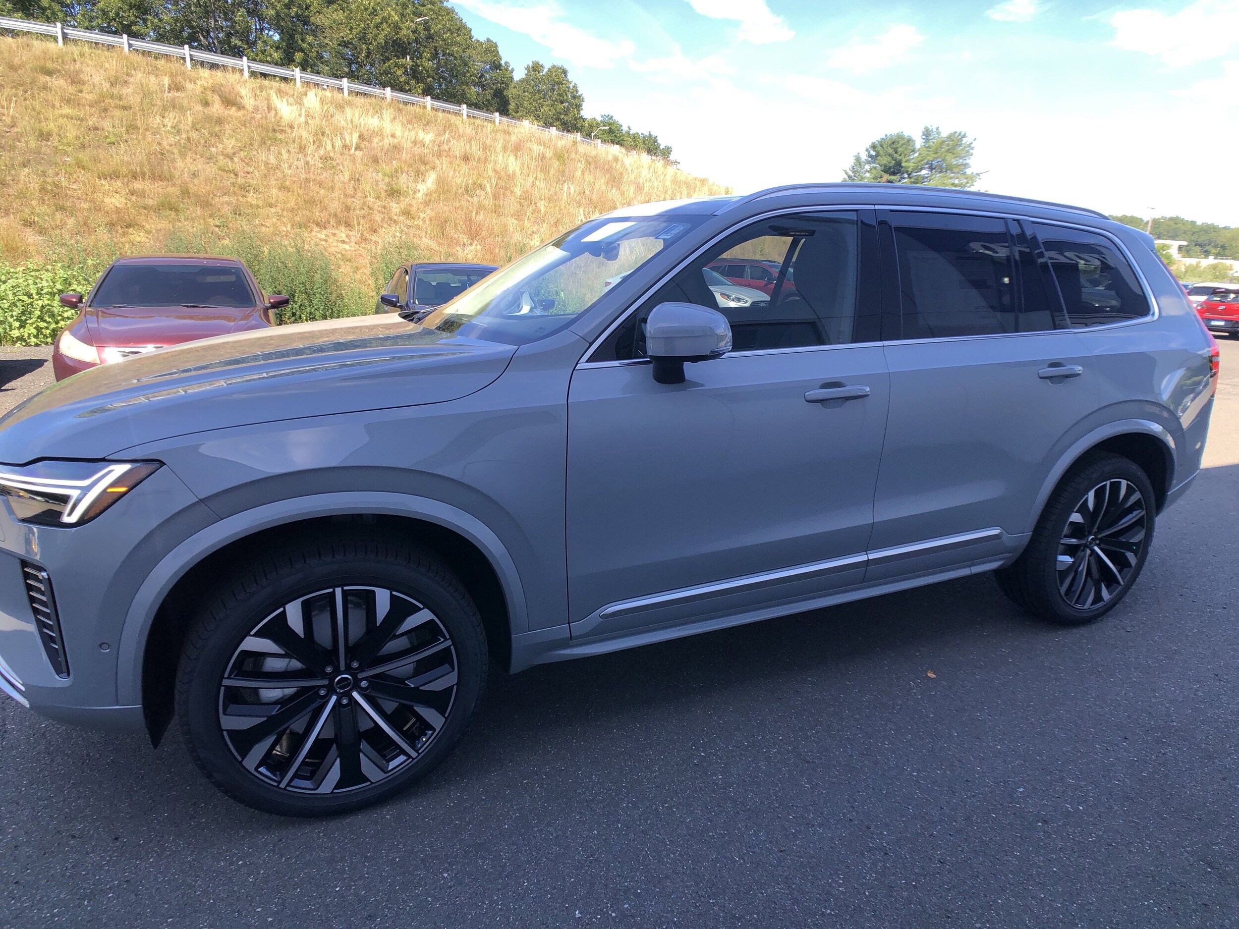 2026 Volvo XC90 B5 Plus photo 4