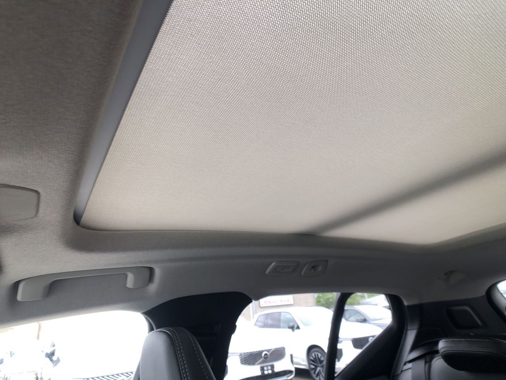 2026 Volvo XC40 Plus - Photo 32