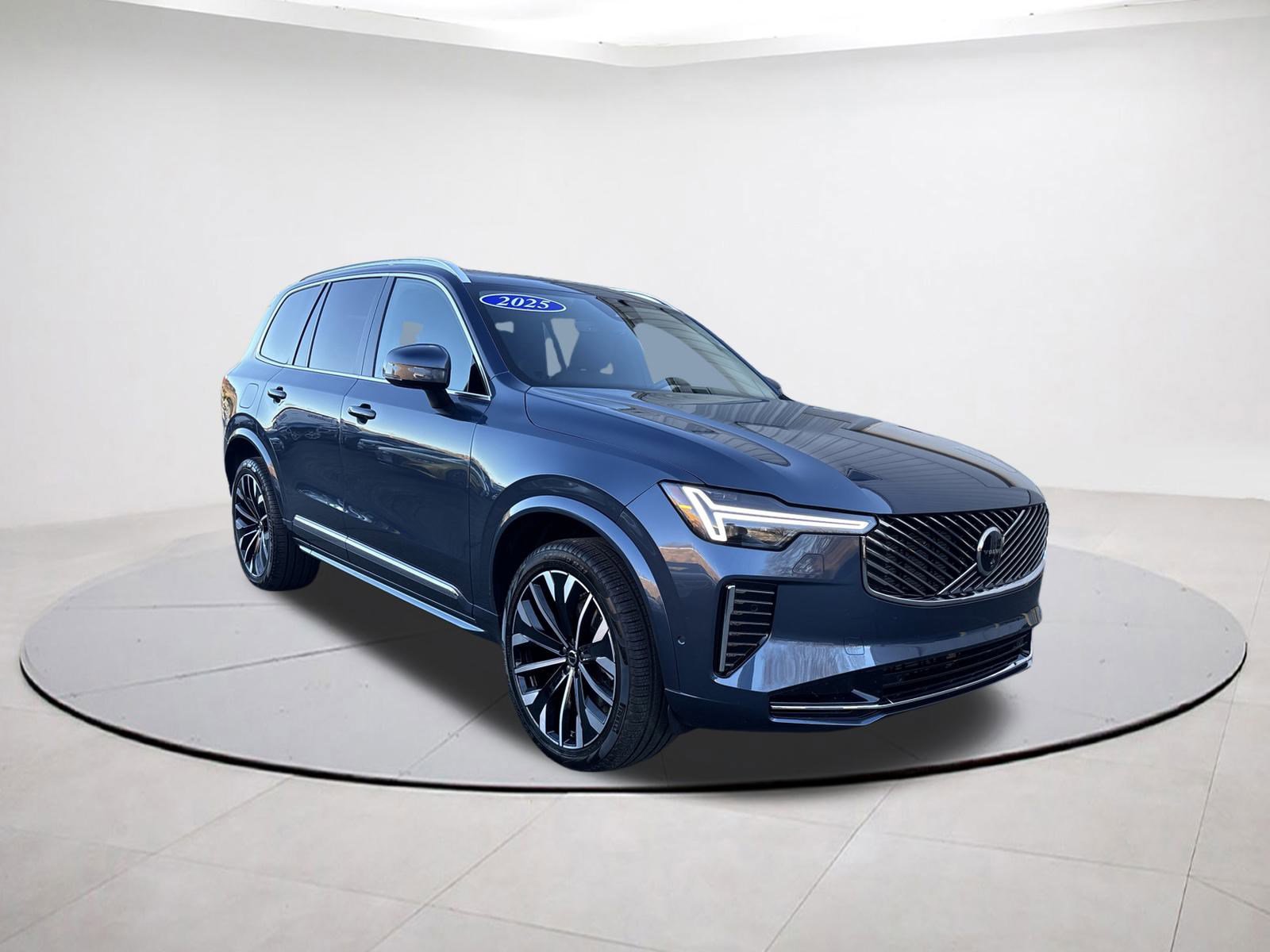2025 Volvo XC90 Plus photo 3