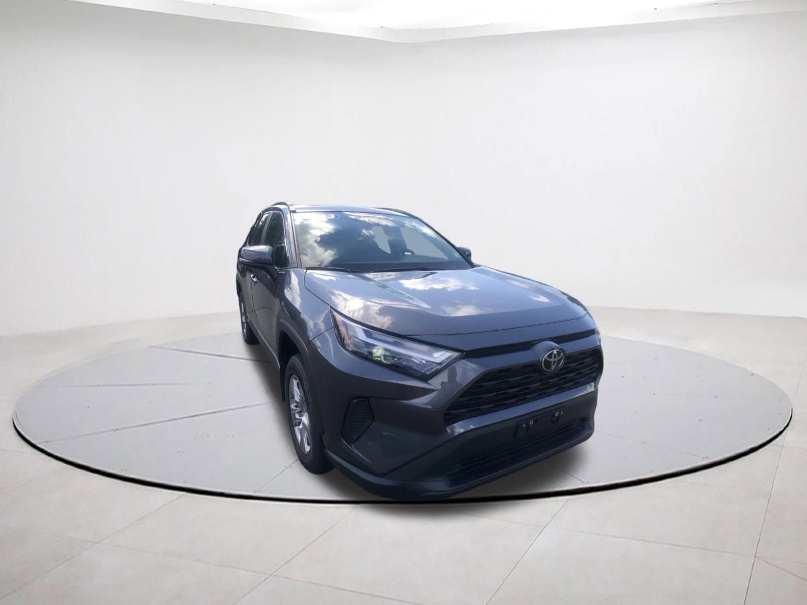 2023 Toyota RAV4 XLE's photo