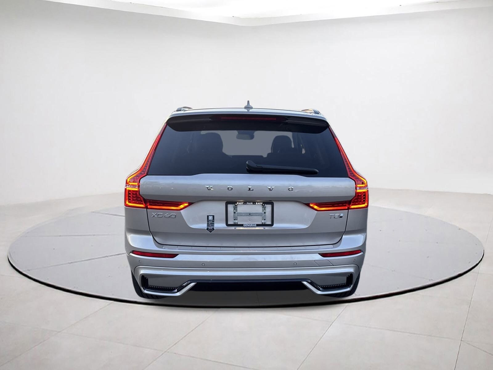 2025 Volvo XC60 Hybrid T8 photo 4