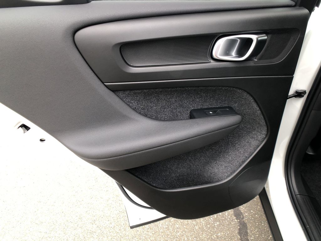 2026 Volvo XC40 Plus - Photo 34