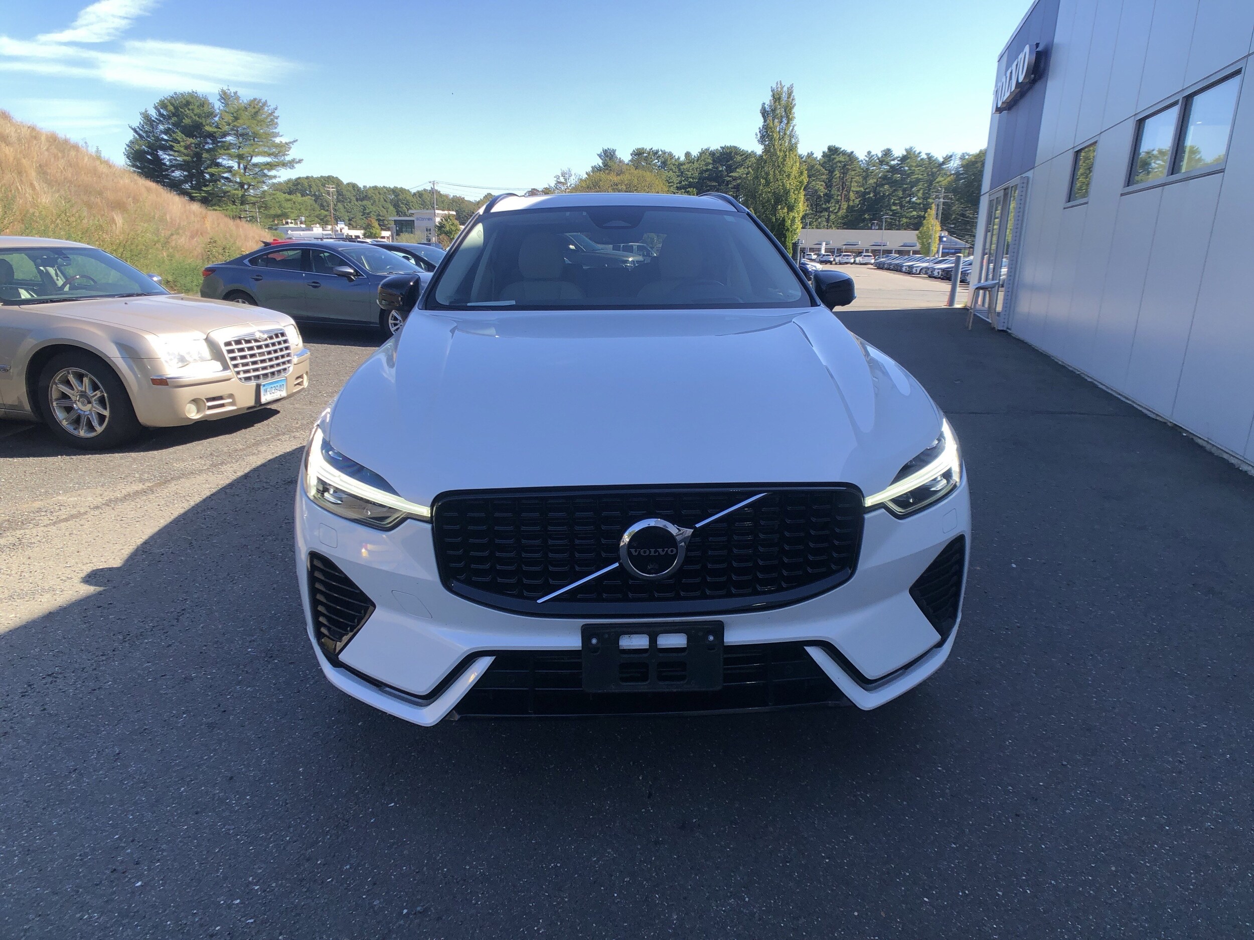 2023 Volvo XC60 Recharge Hybrid Ultimate photo 2