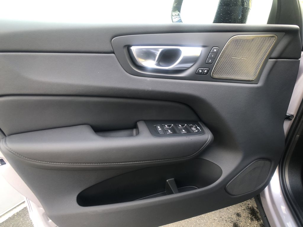 2026 Volvo XC60 Plus - Photo 15