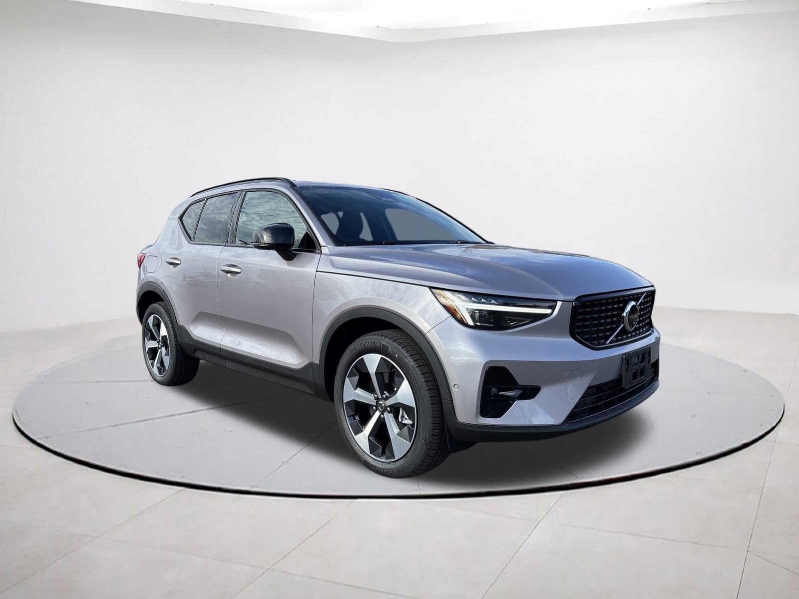 2026 Volvo XC40 SUV 