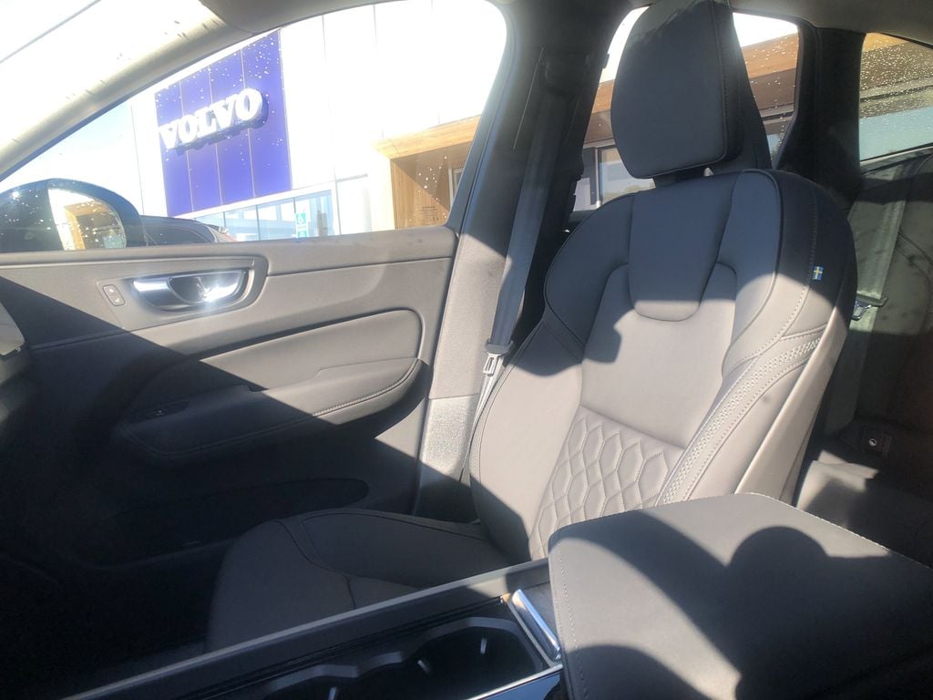 2026 Volvo XC60 Plus - Photo 16