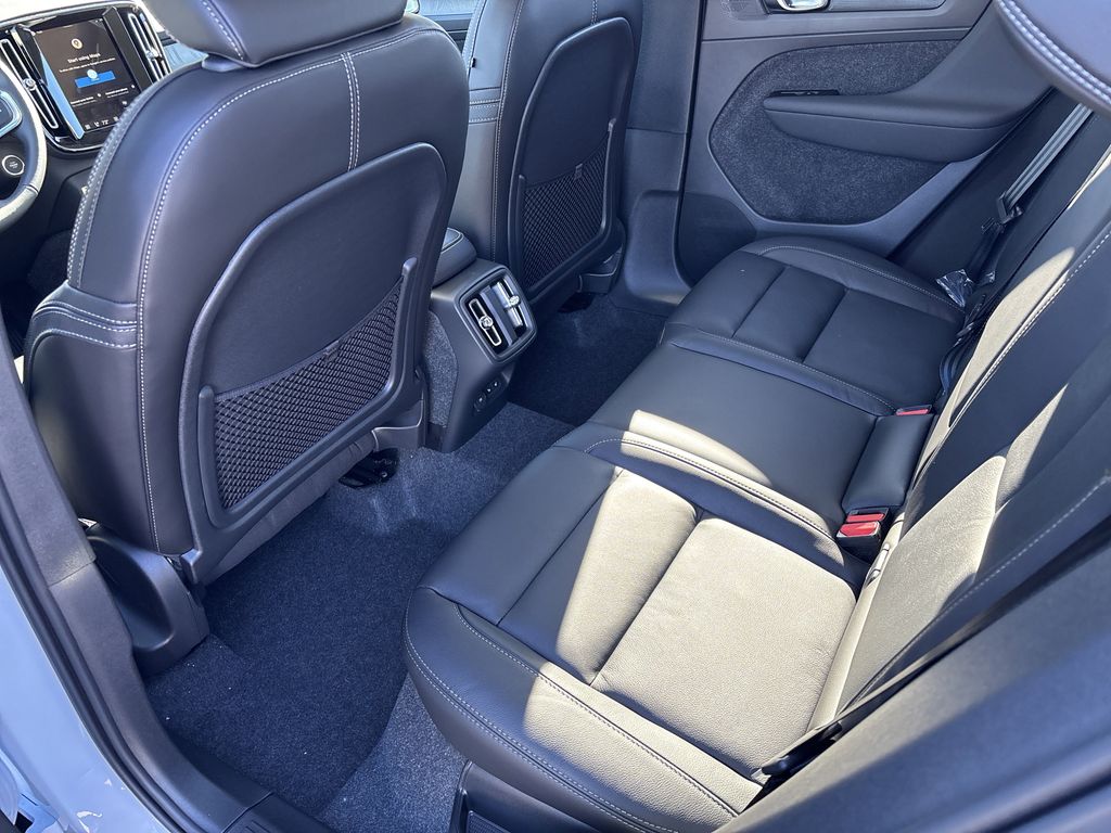 2026 Volvo XC40 Plus - Photo 15
