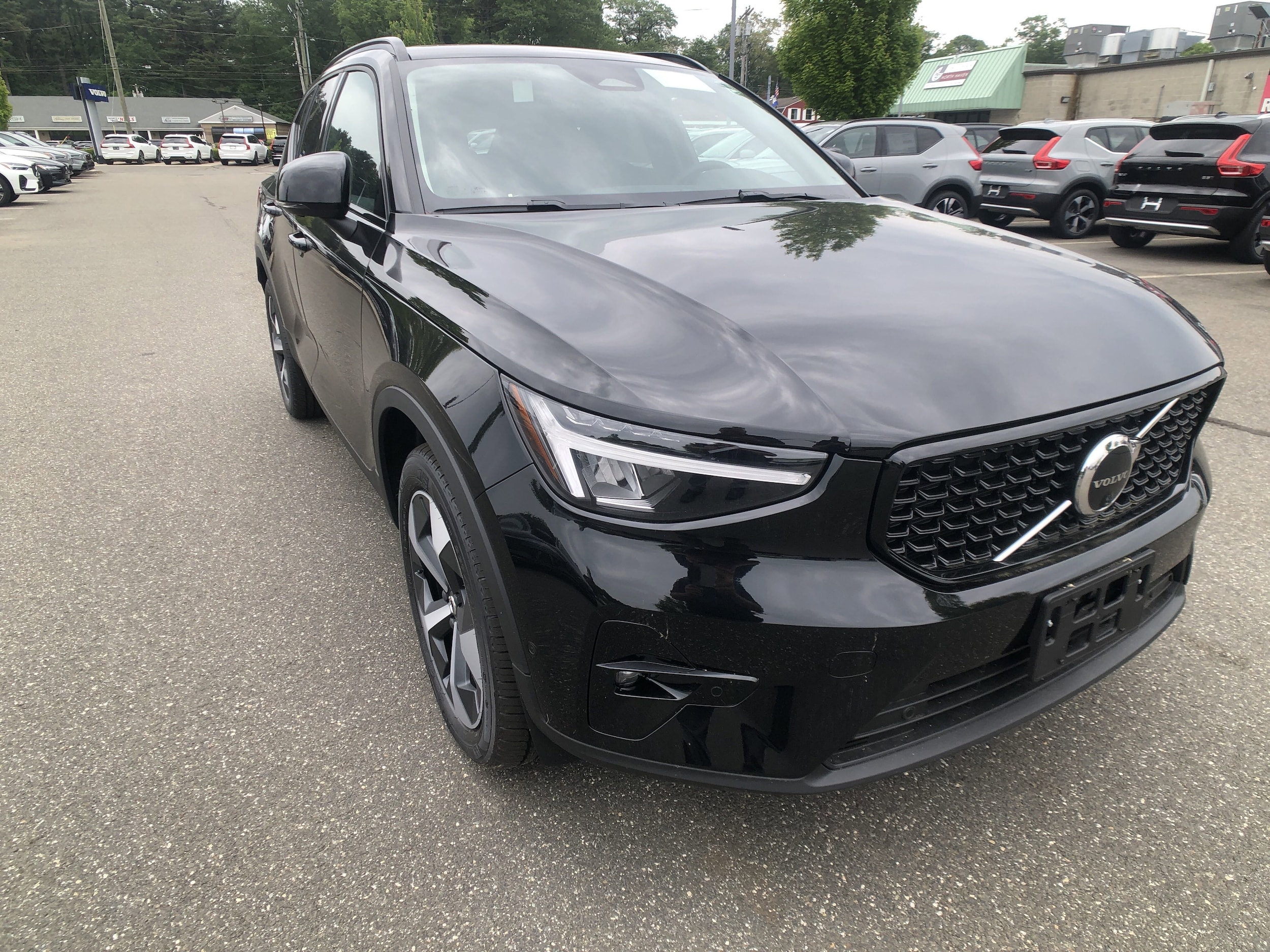 2025 Volvo XC40 SUV 