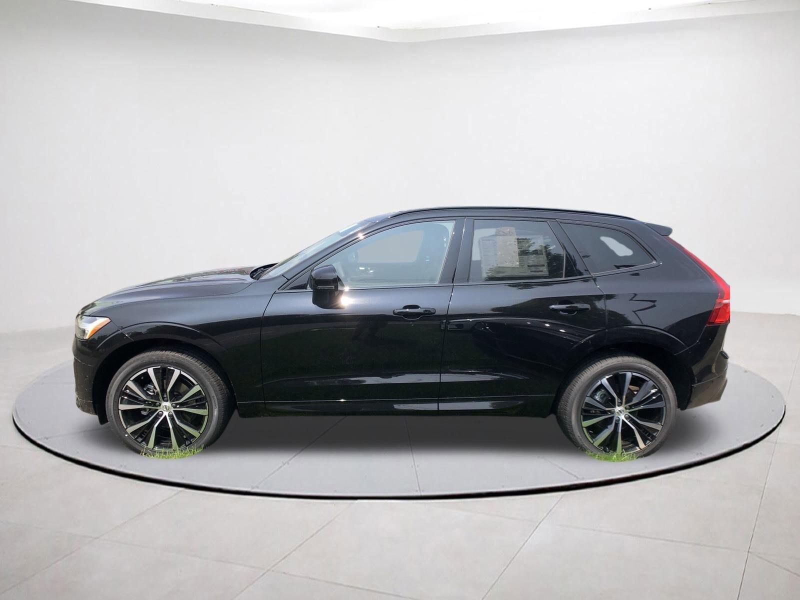 2025 Volvo XC60 B5 Plus photo 4