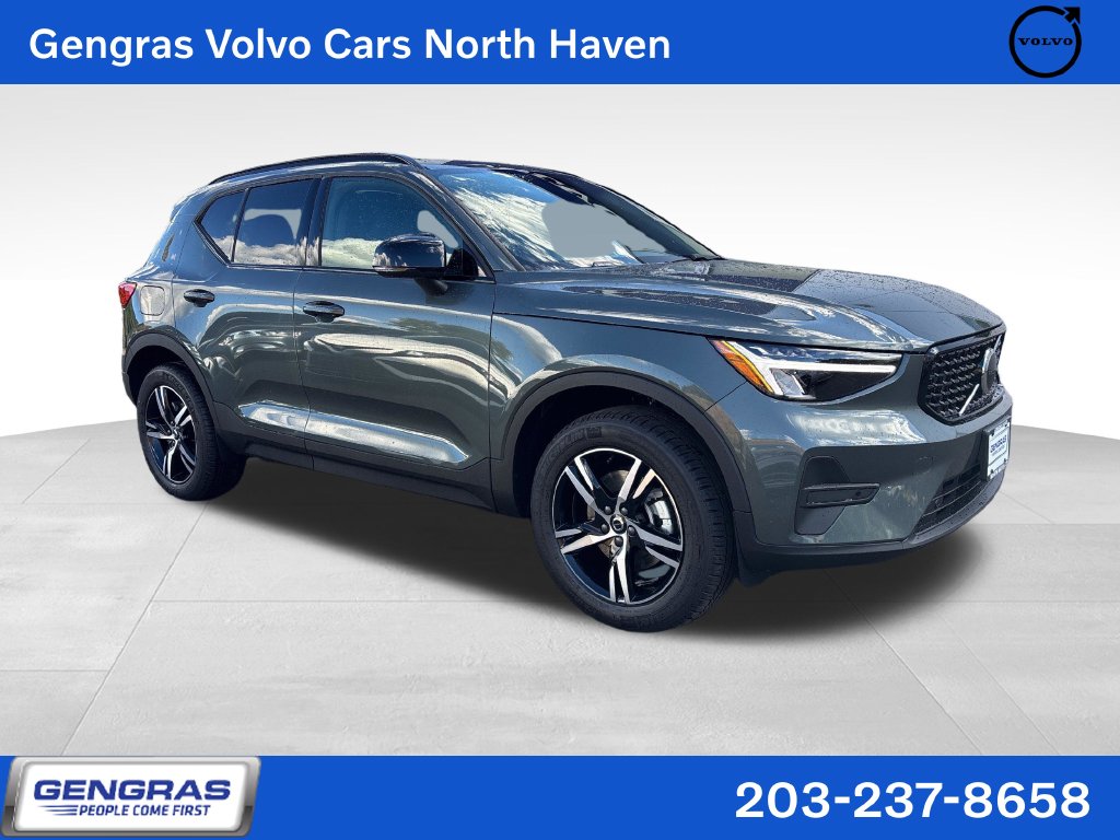 2026 Volvo XC40 Core