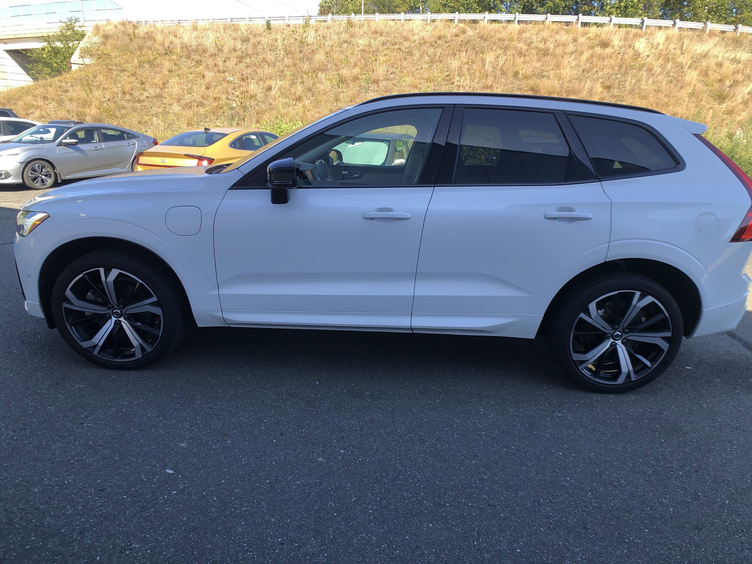 2023 Volvo XC60 Recharge Hybrid Ultimate photo 4