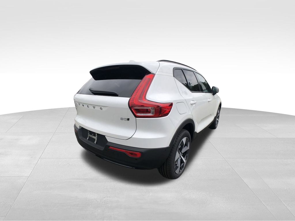 2026 Volvo XC40 Plus - Photo 7