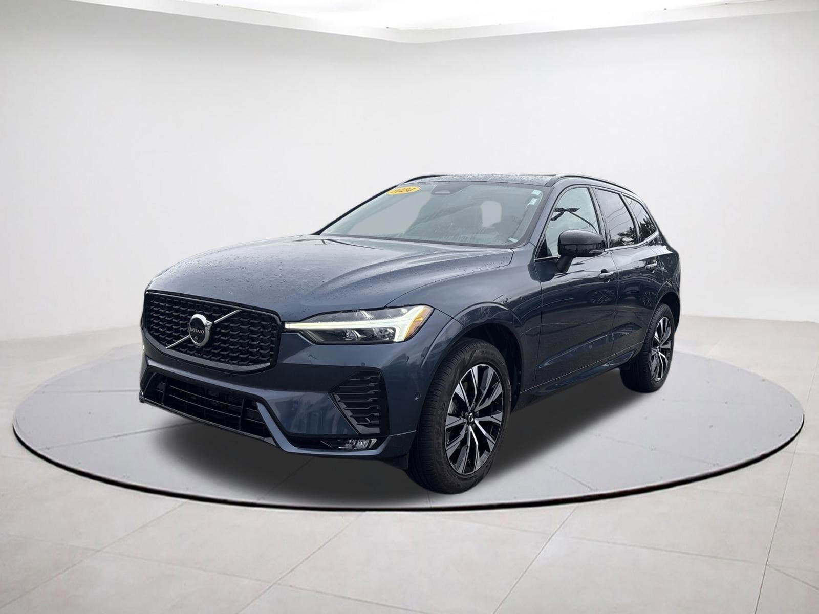 2024 Volvo XC60 Plus's photo