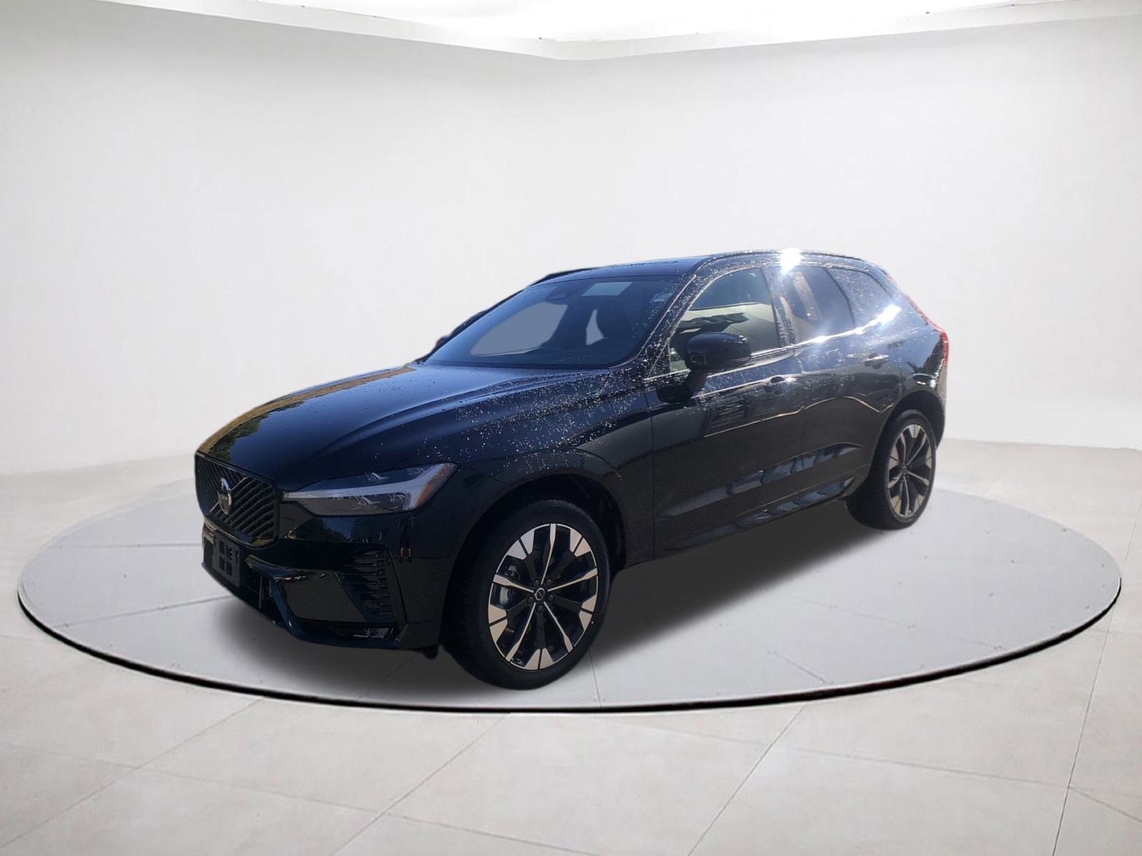 2026 Volvo XC60 B5 Plus photo 3