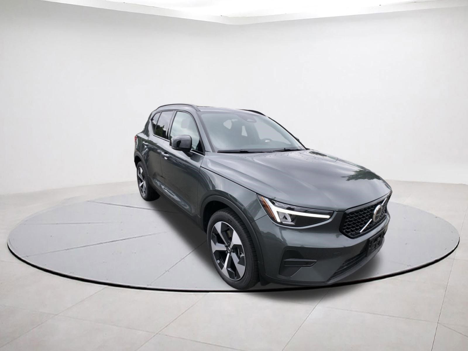 2026 Volvo XC40 SUV 