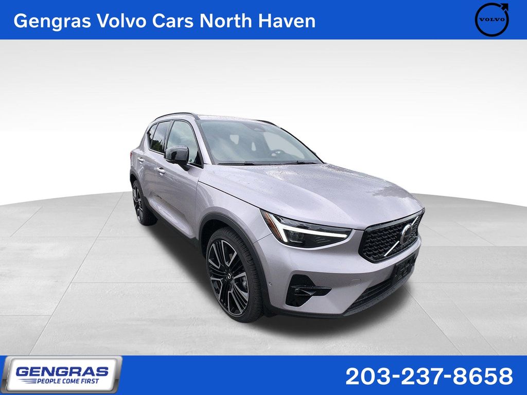 2026 Volvo XC40 SUV 