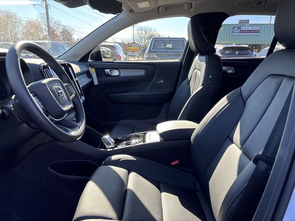 2026 Volvo XC40 Plus - Photo 12
