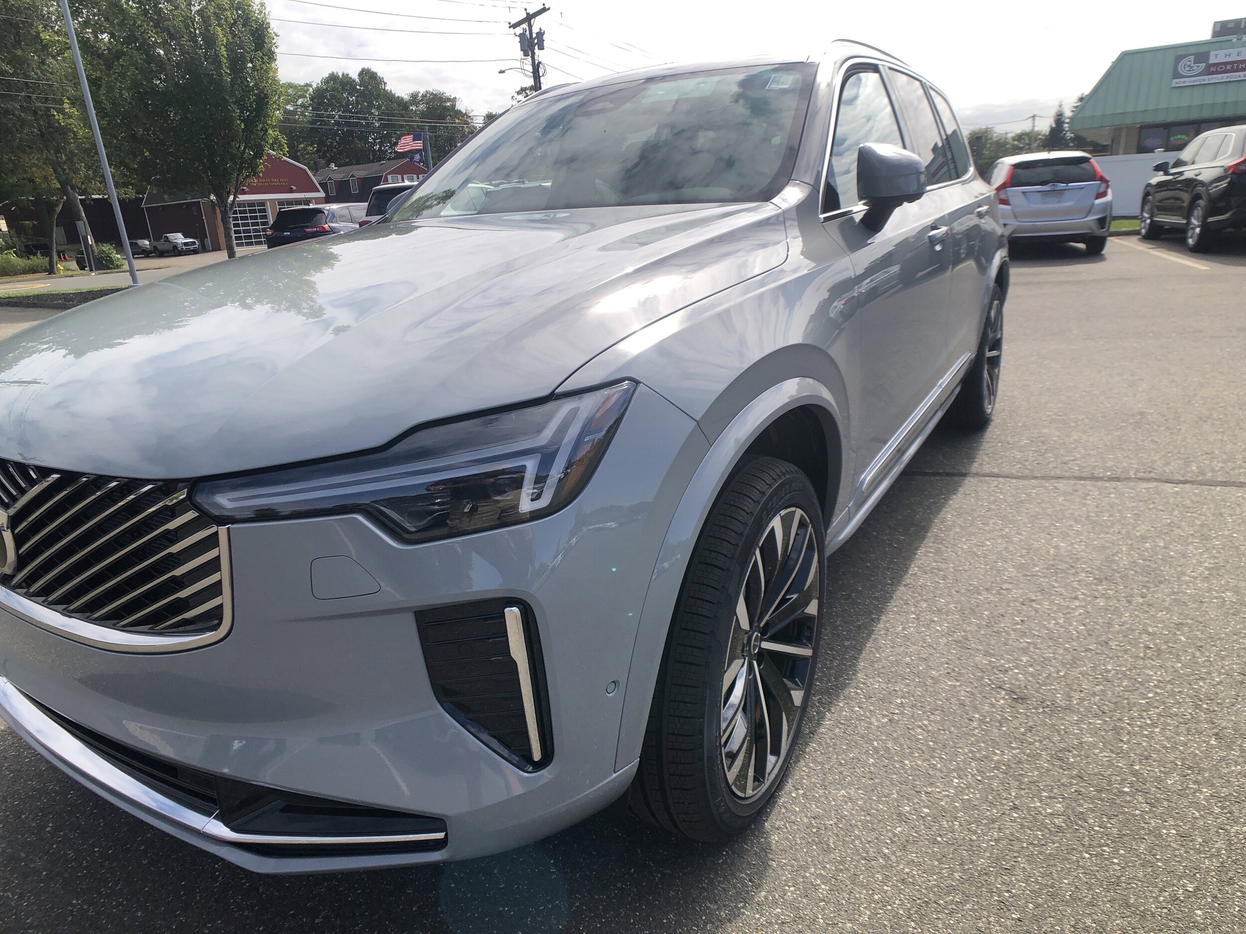 2026 Volvo XC90 Plus photo 3