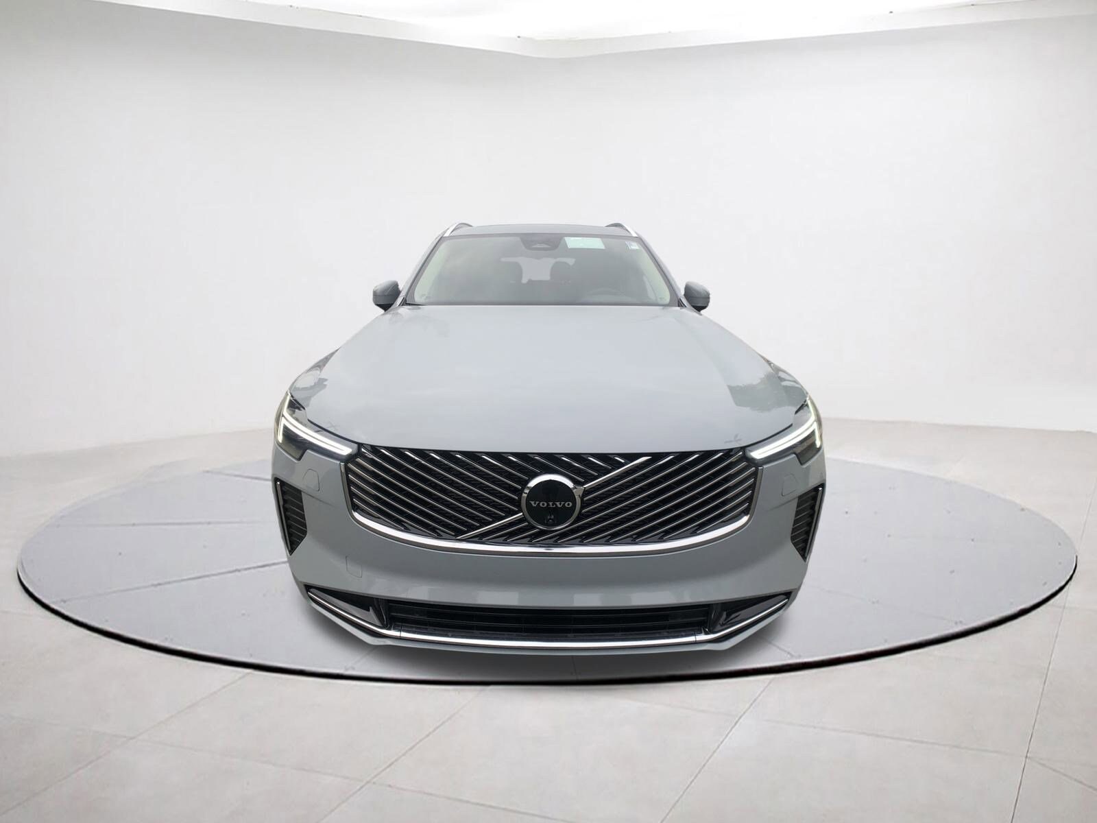 2026 Volvo XC90 Plus photo 2