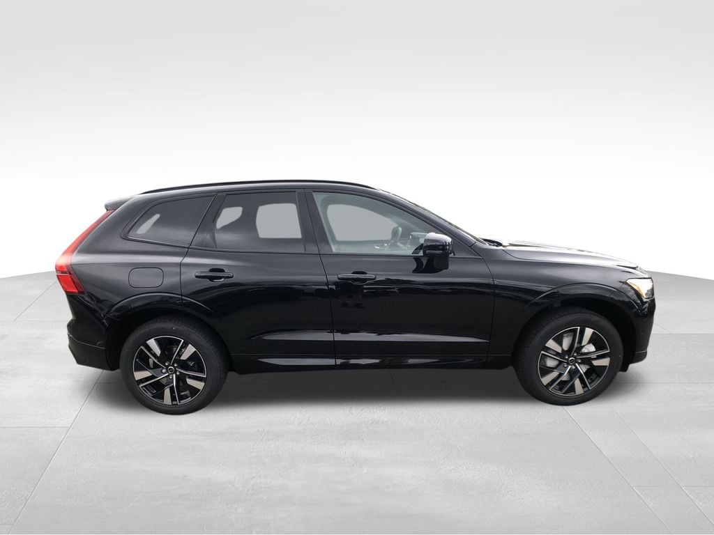 2026 Volvo XC60 Plus - Photo 9