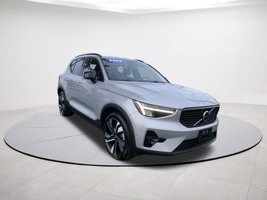 Certified 2025 Volvo XC40 B5 Plus Dark Theme SUV