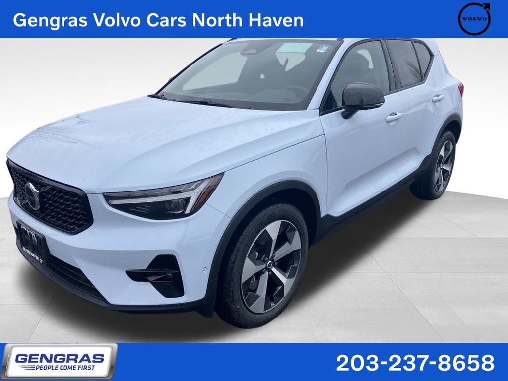 2026 Volvo XC40 SUV 