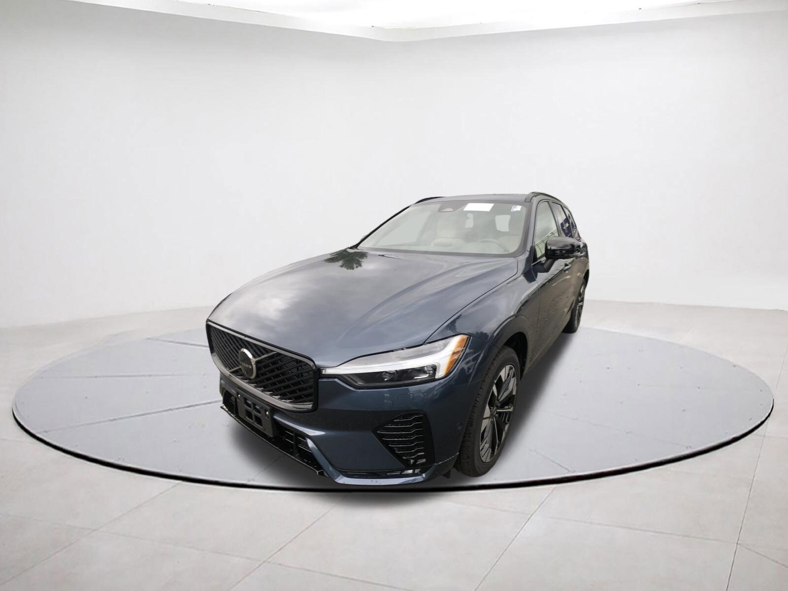 2026 Volvo XC60 B5 Plus photo 3