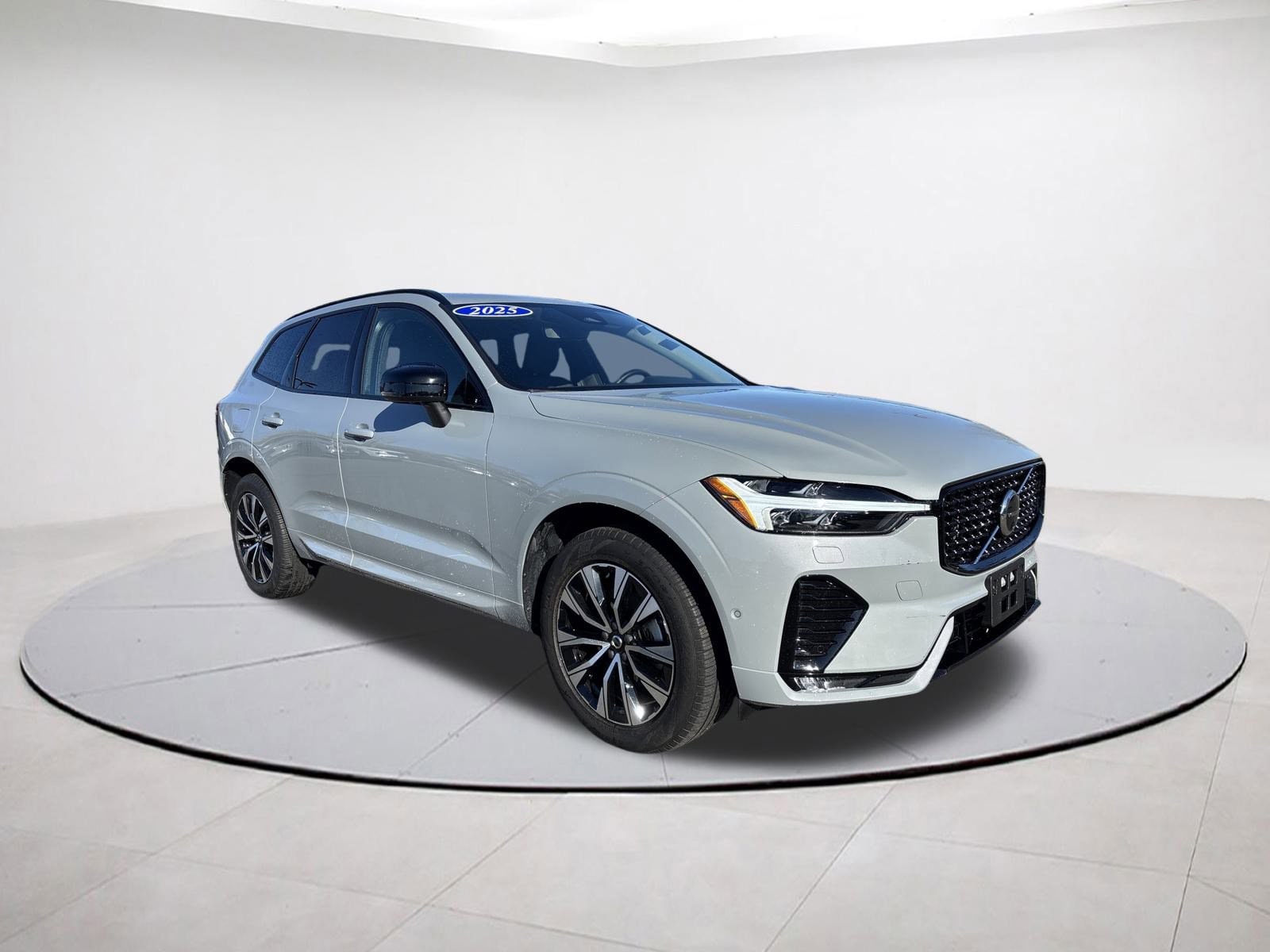 2025 Volvo XC60 Plus's photo