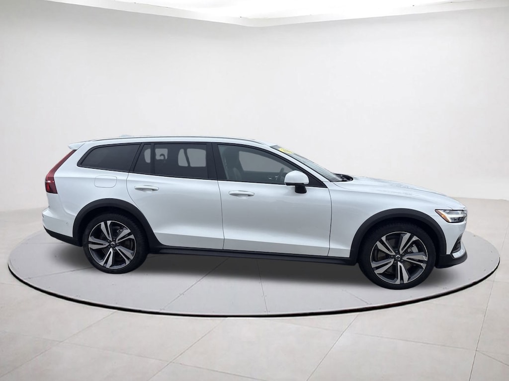 Certified 2025 Volvo V60 Cross Country B5 Plus Wagon