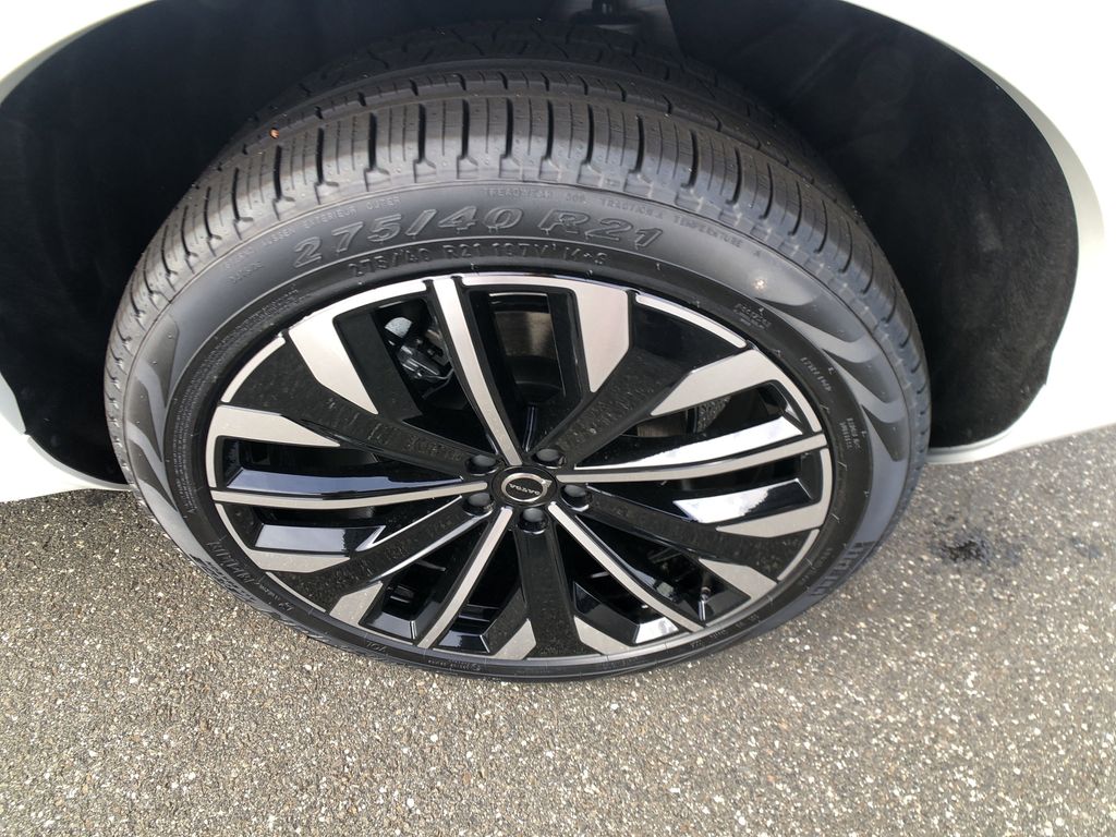 2026 Volvo XC90 Plus - Photo 12