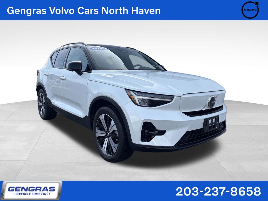 2023 Volvo XC40 Plus