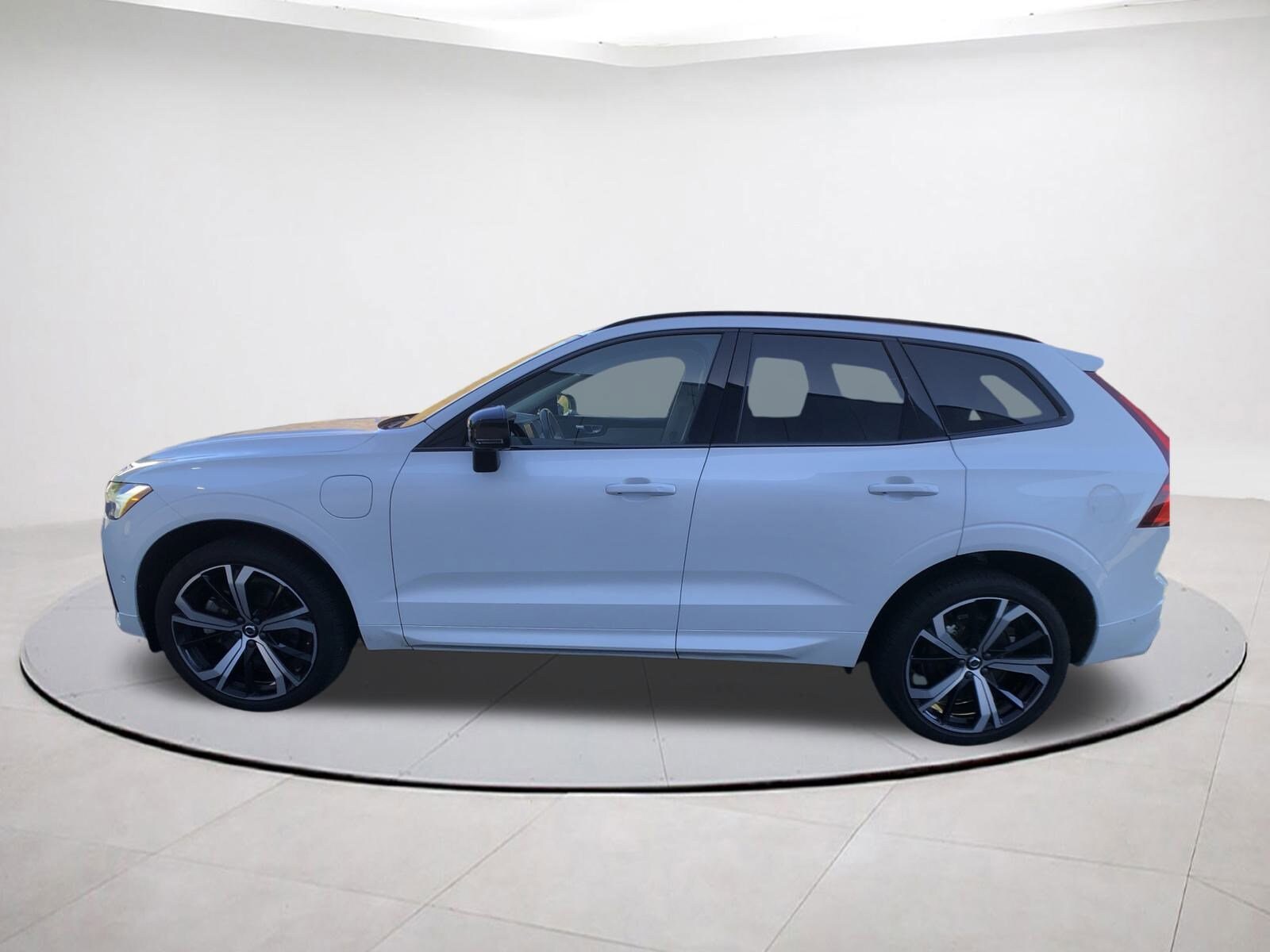 2023 Volvo XC60 Recharge Hybrid Ultimate photo 4