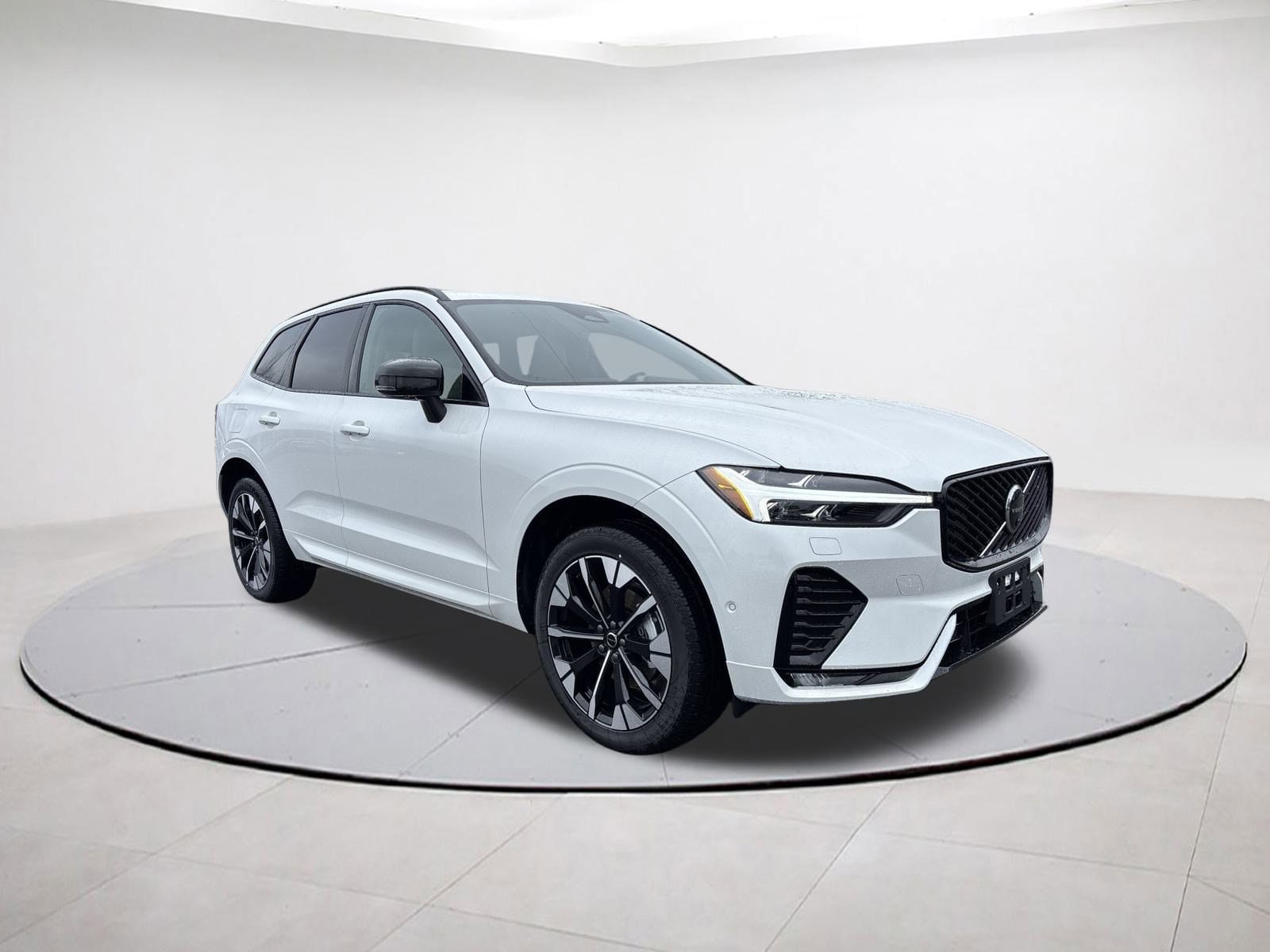 2026 Volvo XC60 Plus's photo