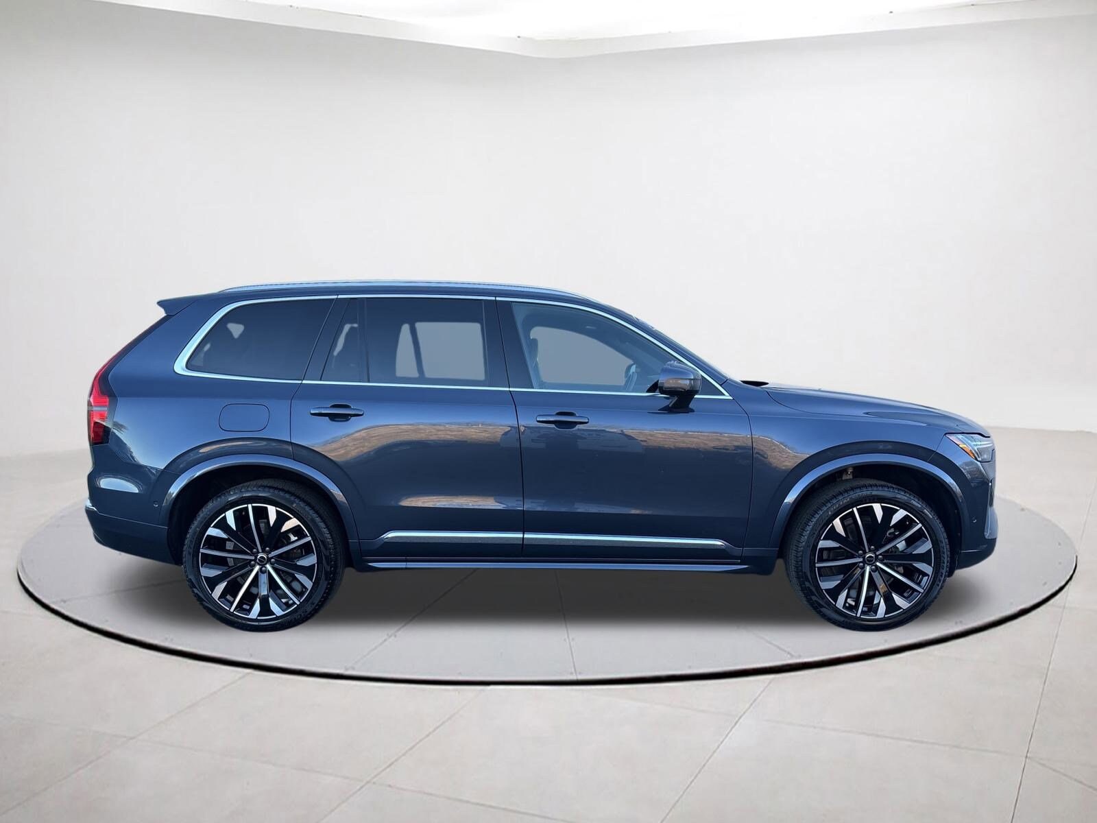 2025 Volvo XC90 B5 Plus photo 4