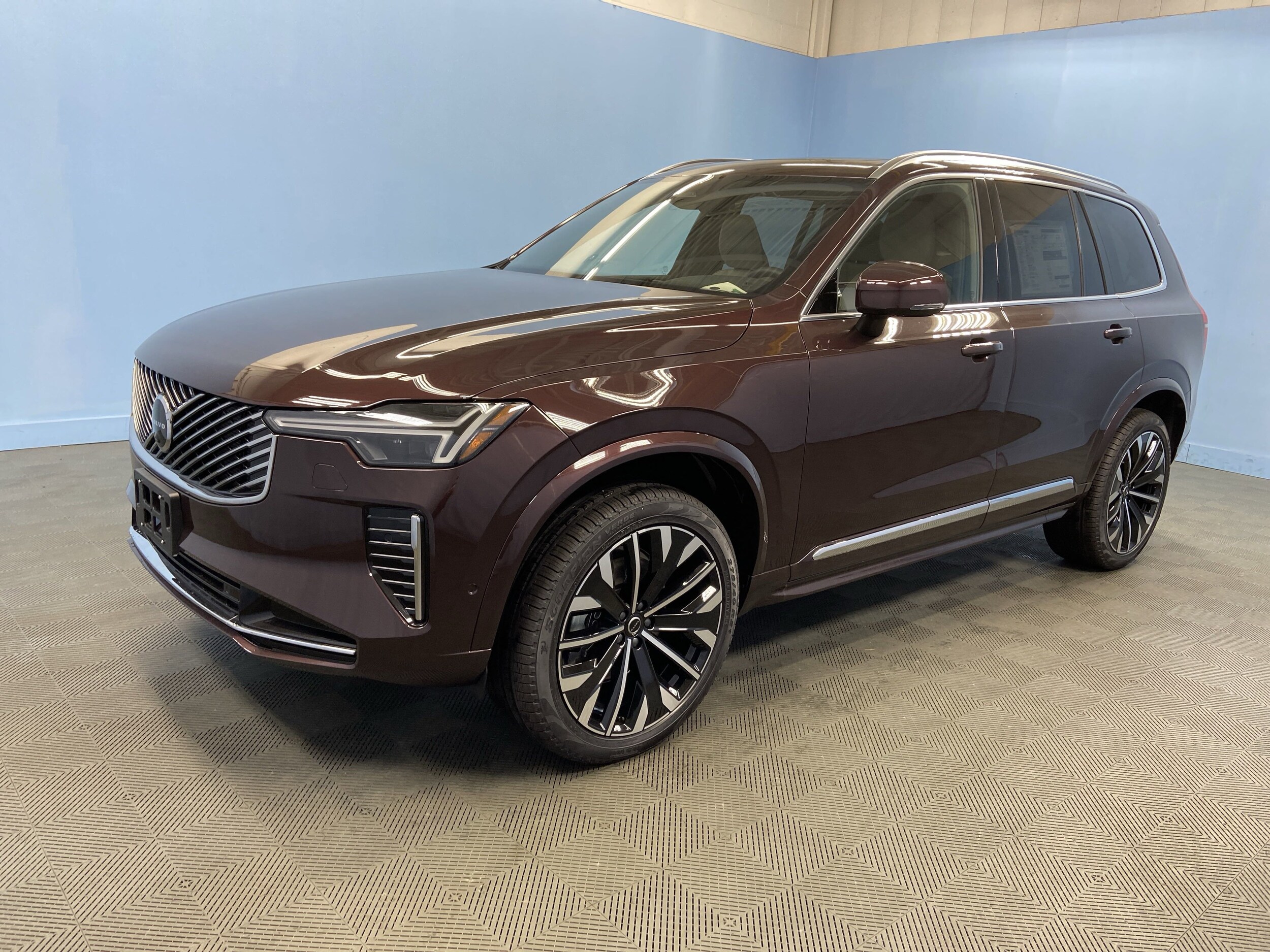 2026 Volvo XC90 B5 Plus photo 3