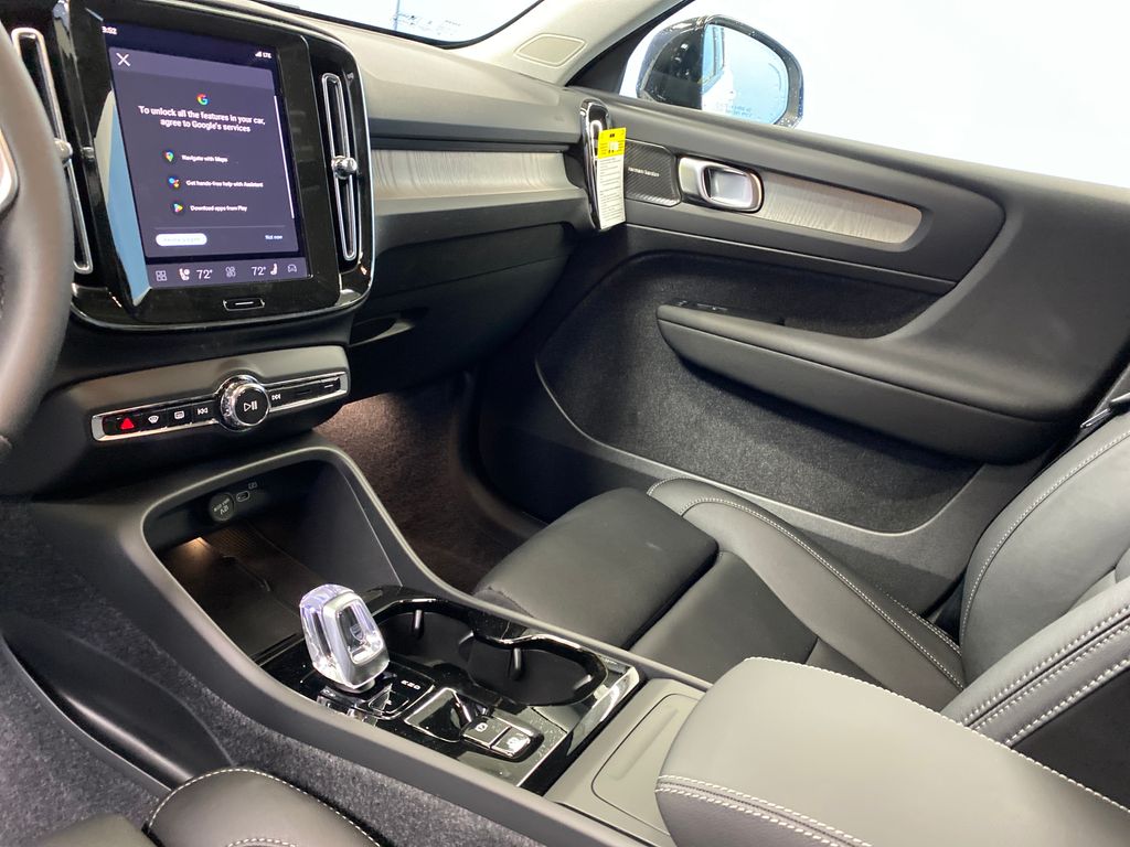 2026 Volvo XC40 Plus - Photo 13