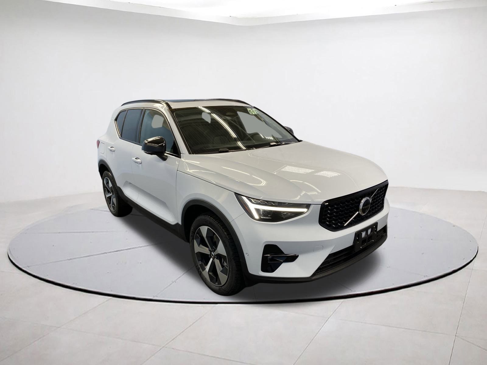 2026 Volvo XC40 SUV 