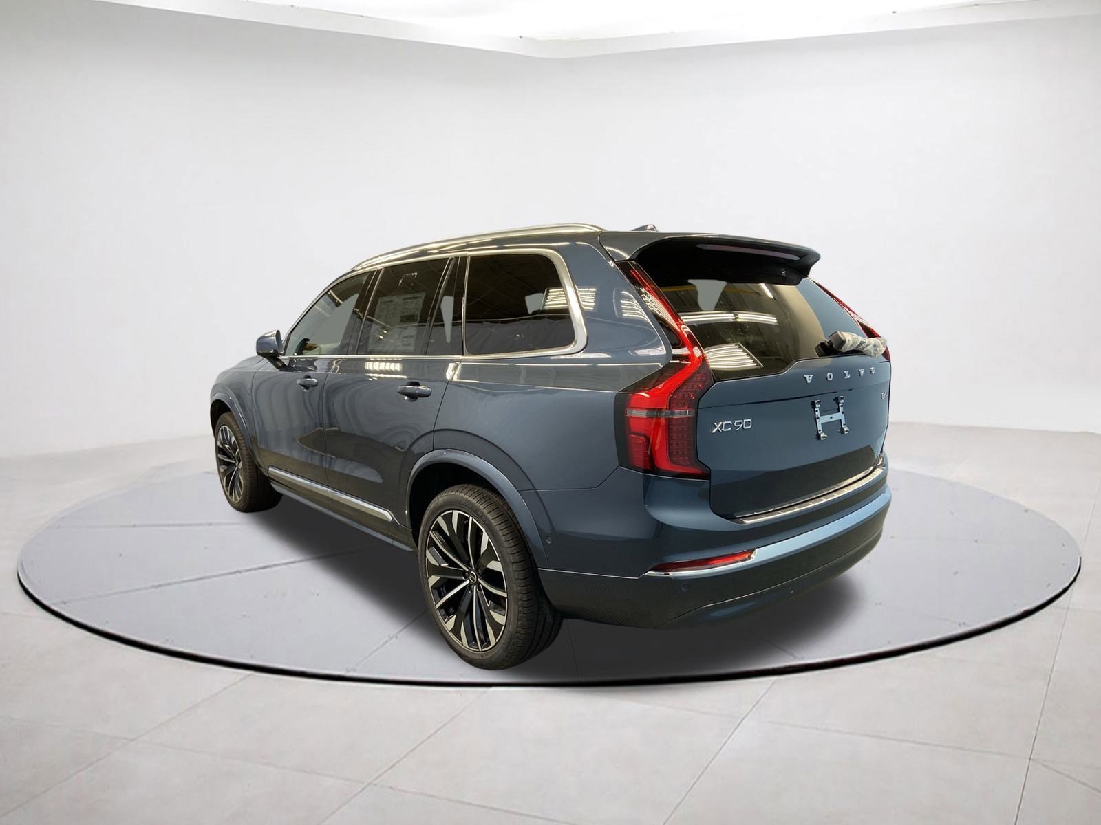 2026 Volvo XC90 Plus photo 3