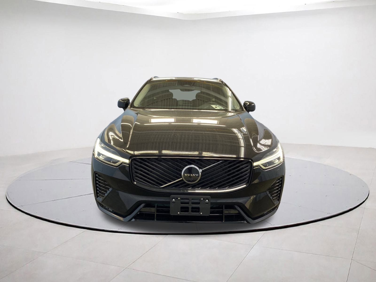 2026 Volvo XC60 B5 Plus photo 2