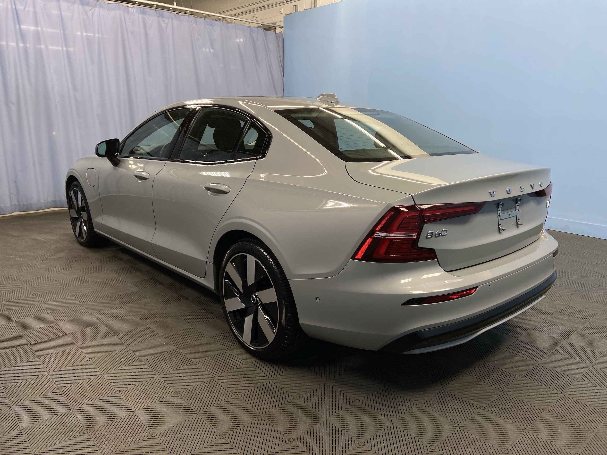 2024 Volvo S60 Ultimate photo 4