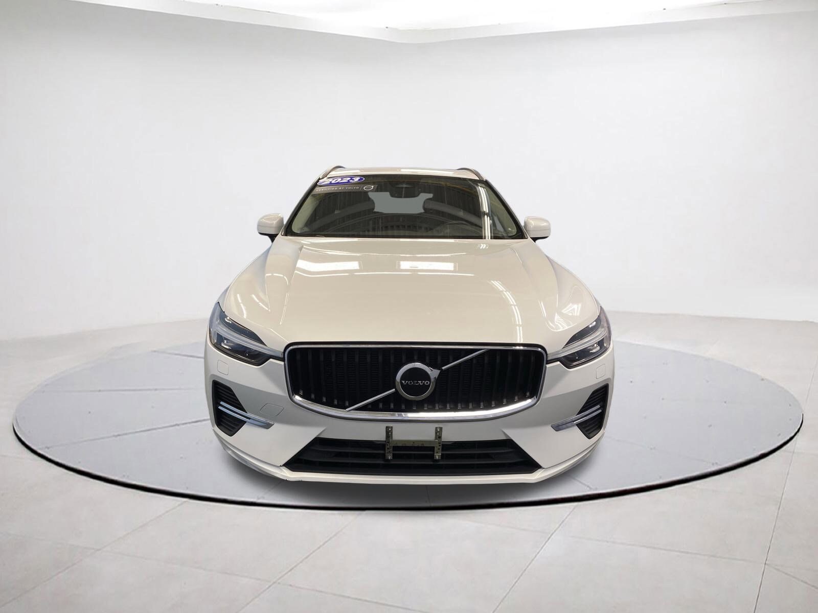 2023 Volvo XC60 Core photo 2