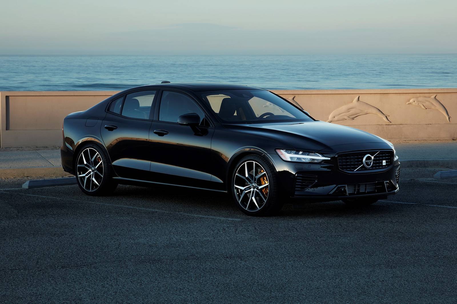 2022_volvo_s60_sedan_t8-polestar-engineered_fq_oem_1_1600.jpeg
