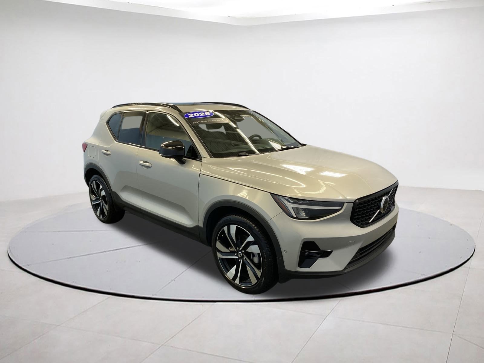 2025 Volvo XC40 Plus's photo
